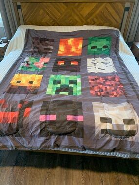 Minecraft Good vs Evil Reversible Kids Comforter Gray Twin Size